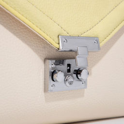 Сумка-мессенджер на клапане, цвет бежевый/жёлтый - Simaland фото 6