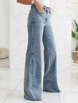 Джинсы клеш от колена из эластичного денима