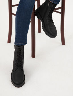 Siyah Ba_c_kl_ Desenli Bot