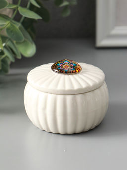 Шкатулка для украшений «Цветок-калейдоскоп«, с крышкой, белая, керамика, 7×7×5.3 см