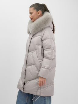 Пальто зимнее утепленное с мехом и капюшоном тренд светло-коричневого цвета 7745SK - Visdeer фото 2
