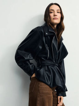 Куртка-косуха с ремнем на поясе из искусственной кожи / Zarina  фото 9