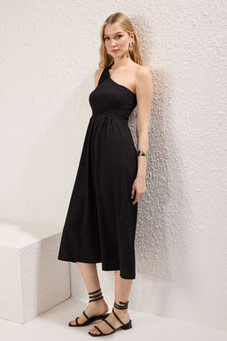 Siyah Duz Gipeli Midi Tek Kol Burumcuk/Dokulu Orme Elbise TWOSS25EL00540 - Trendyolmilla фото 2