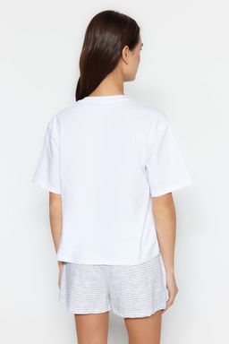 Trendyolmilla Ac?k Mavi Pamuklu Cizgili Slogan Bask?l? Sortlu Orme Pijama Tak?m? THMSS23PT00228  фото 8