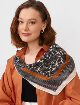 Большой, мягкий, тонкий и очень нежный двусторонний платок с рисунком.