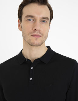 Черный базовый трикотажный свитер приталенного кроя с воротником-поло - Cacharel фото 2