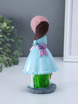 Фигурка полистоун «Девочка с лейкой поливает цветы», 8.8×10.5×20 см