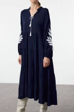 TRENDYOLMILLA Lacivert Genis Kesim Nak?sl? Midi Dokuma Elbise TWOAW25EL00543  фото 4