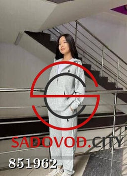 Спортивный женский костюм