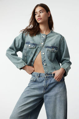Mavi Soluk Efekt Vintage Yaka Detayl? Crop Denim Ceket TWOAW25CE00004