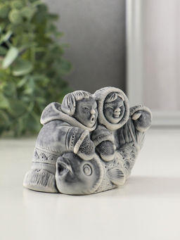 Сувенир "Два рыбака с большой рыбиной" 5,8 см