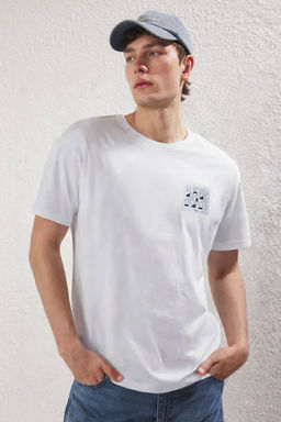 TRENDYOL MAN Beyaz Oversize/Genis Kesim Kabar?k S?rt Bask?l? %100 Pamuk T-Shirt TMNSS25TS00082 - Trendyolmilla фото 13