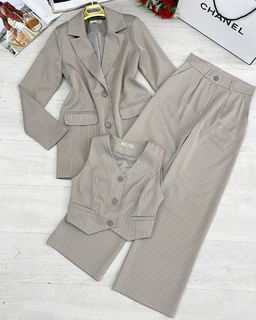 Костюм тройка