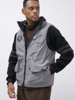 Жилет мужской утепленный спортивный серого цвета 15323Sr - Mtforce фото 8