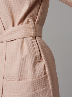 Женский укороченный вафельный халат с планкой бежевый В-11 (31)