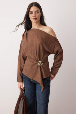 Kahverengi Aksesuar Detayl? Dusuk Omuz Dokuma Bluz TWOAW26BZ00280