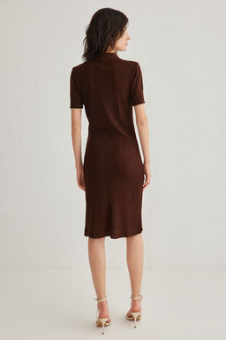 TRENDYOLMILLA Pembe Duz Midi Polo Yaka Triko Elbise TWOSS24EL00353 фото 13