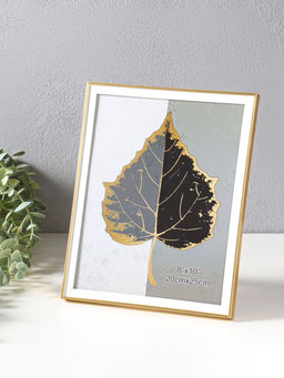 Фоторамка для фото 20×25 см «Современная классика», пластик, под золото и белый, 26×20.8×1.5 см