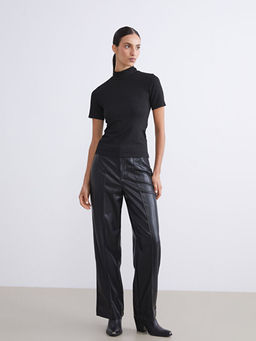 Standart Fit Kad?n Deri G?r?n?ml? Pantolon