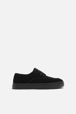 CASUAL LEATHER TRAINERS