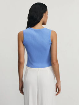 Укороченный топ в рубчик с V-образным вырезом / Zarina  фото 5