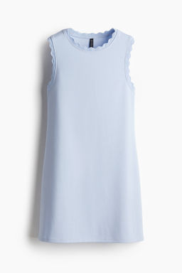 Vestido de punto con ribetes festoneados