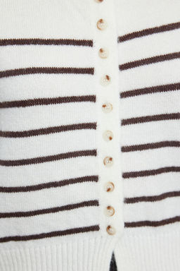 TRENDYOLMILLA Ekru Yumusak Dokulu Bisiklet Yaka Ceket Gorunumlu Triko H?rka TWOAW25HI00245  фото 4