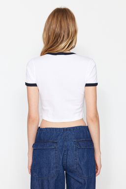 Beyaz %100 Pamuk Slogan Bask?l? Fitted/Vucuda Oturan Crop Bisiklet Yaka Orme T-Shirt TWOSS23TS00100