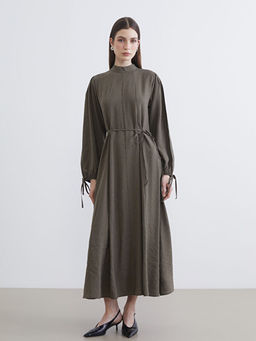 Hakim Yaka Pileli Elbise