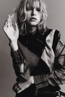 FLOWER GLITTER BROOCH