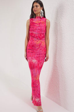 TRENDYOLMILLA Siyah Vucuda Oturan Astarl? Tul Orme Abiye Elbise TPRSS25AE00040