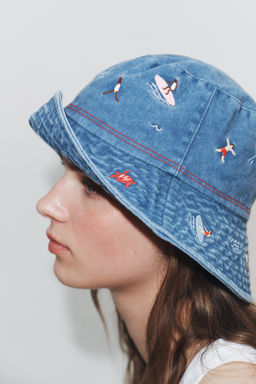 GORRO BUCKET BORDADOS / Azul