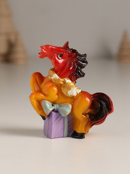 Цена за 2 шт. Фигурка полистоун «Новогодняя лошадка в шарфике», 6×2.5×6.8 см, МИКС