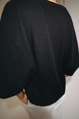 CAMISETA ESCOTE PICO / Negro - Zara фото 3