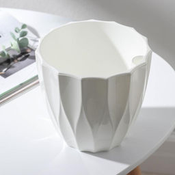 Кашпо для цветов со вставкой «Флюте», 1.9 л, белое