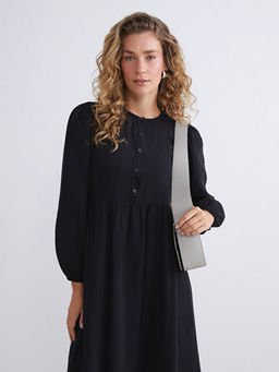 Bisiklet Yaka Dokulu M?slin Pileli Elbise