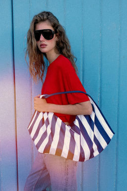 MAXI BOLSA ESTAMPADO / Azul