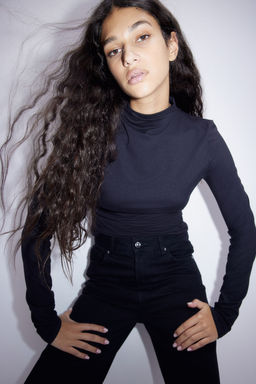 Top con cuello perkins