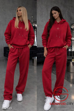 Спортивный женский костюм