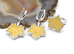 Серьги Кленовый лист с кольцом янтарь в посеребрении 22*24мм цв.молочный, 7,4г