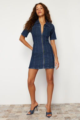 TRENDYOLMILLA Koyu Mavi Fermuarl? Fitted/Vucuda Oturan Mini Denim Elbise TWOSS24EL00381 фото 2
