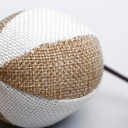 Дразнилка-удочка с мягким шариком и перьями на деревянной ручке, 40 см - Пижон фото 4