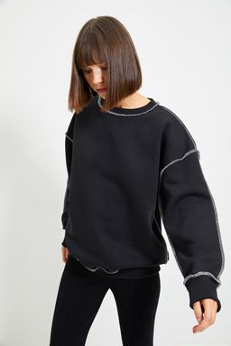 TRENDYOLMILLA Siyah Regular/Normal Kal?p Karyoka Dikisli Kal?n Ici Polarl? Orme Sweatshirt TWOAW22SW0267