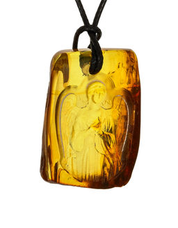 Кулон из натурального балтийского янтаря с резьбой Ангел-Хранитель