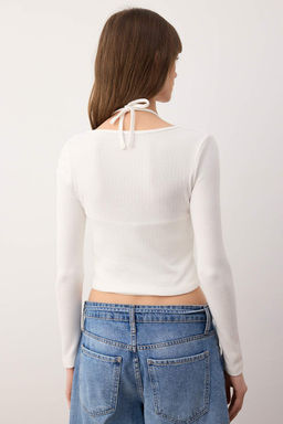 Ekru 2li Vucuda Oturan Cift Gorunumlu Kurdele Detayl? Triko Gorunumlu Orme Bluz TWOAW26BZ00119