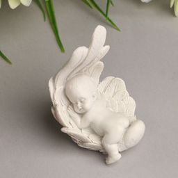 Фигурка полистоун «Малыш спящий в крыле», белый, 8.7×6×5.5 см