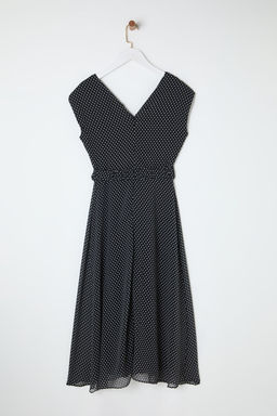 Siyah Kemerli Puantiye Desenli A Kesim Midi Astarl? Sifon Dokuma Elbise TWOSS25EL00135