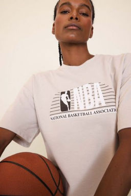 DeFactoFit NBA Wordmark Oversize Genis Kal?p Bisiklet Yaka Sporcu Pike K?sa Kollu Tisort
