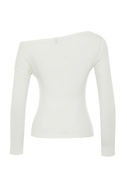 Ekru Premium Yumusak Kumasl? Fitted/Vucuda Oturan Kay?k Yaka Orme Bluz TWOAW24BZ00227