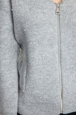 TRENDYOLMILLA Ekru Yumusak Dokulu Tas Islemeli Ceket Gorunumlu Triko H?rka TWOAW25HI00166  фото 11